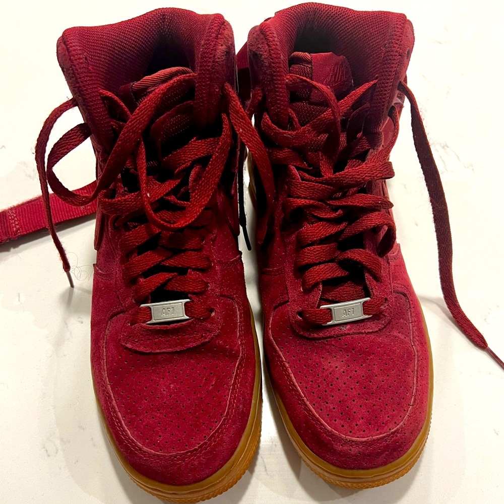 Side Nike high top Air Force 1